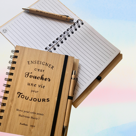 📒 Cahier en bambou – Enseigner, c’est toucher une vie pour toujours